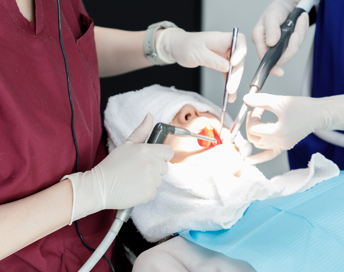 静岡市の小嶋デンタルクリニック　PMTC(歯科医師や歯科衛生士による機械を使った歯のクリーニング)