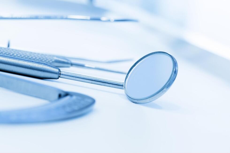 歯科治療に使用するデンタルミラー