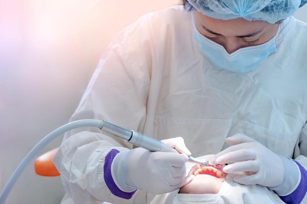 歯科治療を受けている様子